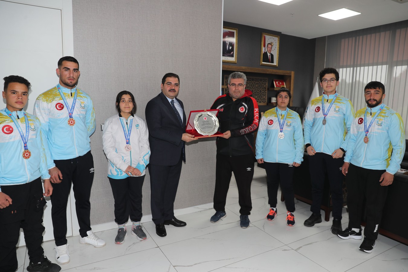 BAŞKAN CANPOLAT, ŞAMPİYONAYA DAMGA VURAN SPORCULARLA BİR ARAYA GELDİ