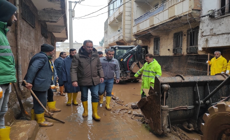EYYÜBİYE BELEDİYESİ GECE GÜNDÜZ SAHADA