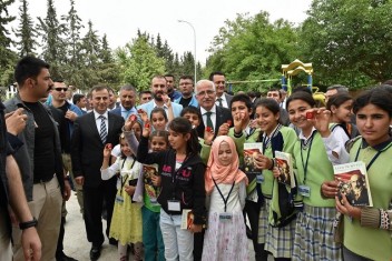 BİRECİKLİ ÖĞRENCİLER ÖDÜLLERİNİ