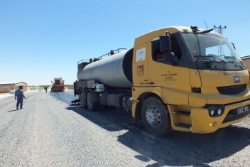 BÜYÜKŞEHİR, HARRAN KIRSALINDA ASFALT SERİMİNE