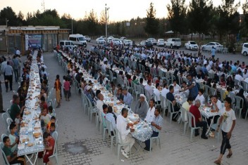 BÜYÜKŞEHİR BU KEZ KARDEŞLİK SOFRASINI HARRANDA