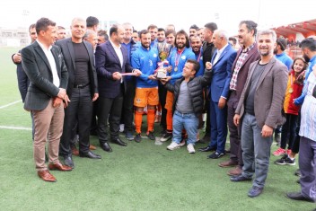 ŞAMPİYON YİNE