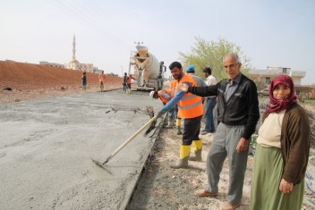 BOZOVA’YA TARİHİNDE İLK KEZ BETON