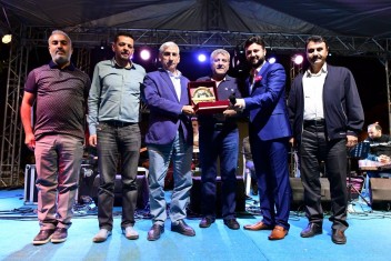 RAMAZAN SOKAĞINDA MUZAFFER GÜRLER