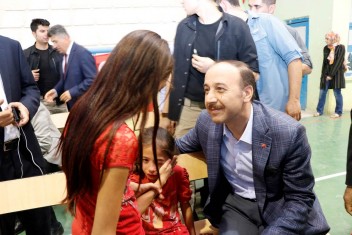 VALİ ERİN SURUÇLULAR İLE