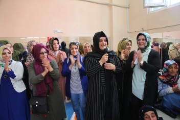 EYYÜBİYELİ KADINLARDAN TAM