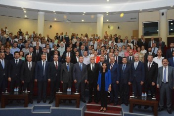 Fakıbaba, Bakanlık çalışanlarıyla