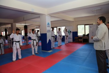 AK EV SPOR SALONLARI MEYVELERİNİ VERMEYE
