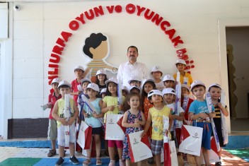 BAŞKAN BAYDİLLİ MİNİKLERE OYUNCAK MÜZESİNİ