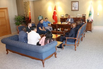 KAMERUNLU İŞADAMLARINDAN BAŞKAN PELTEKE