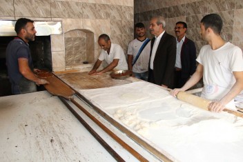 BAŞKAN DEMİRKOL, PAZAR MESAİSİNİ KIRSALDA