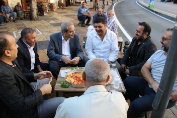 DEMİRKOL ÇARŞI GEZİSİNDE ESNAF VE VATANDAŞLA BİR ARAYA