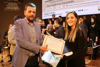 BÜYÜKŞEHİR BELEDİYESİ TÜRK HALK MÜZİĞİ KOROSU İLK KONSERİNİ