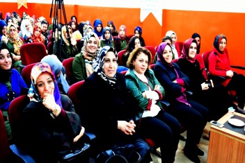 BÜYÜKŞEHİRDEN AİLE EĞİTİMİNE