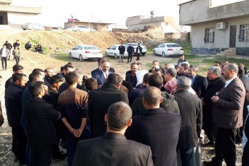 AK ADAY KUŞ DURMAK