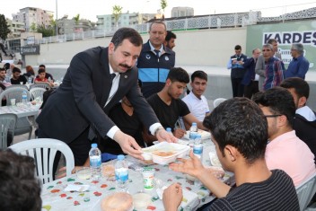 BAŞKAN BAYDİLLİ KARDEŞLİK SOFRASINDA VATANDAŞLARLA İFTAR