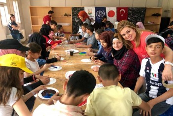Türk ve Suriyeli çocuklar bir araya