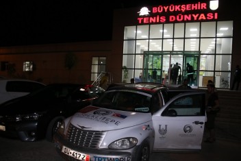 TENİS DÜNYASI RALLİCİLERE EV SAHİPLİĞİ