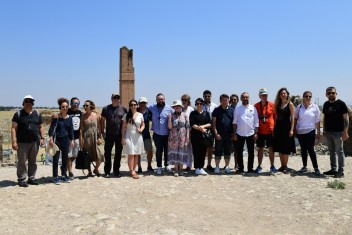 ÜNLÜ ŞEFLER VE GASTRONOMİ YAZARLARI GASTROWAY