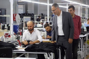 BAŞKAN KUŞ FABRİKAYI ZİYARET