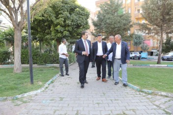 BAŞKAN CANPOLAT’LA AĞAÇLAR TOPRAKLA