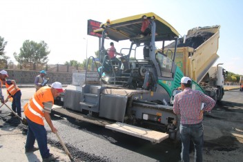 BÜYÜKŞEHİR VİRANŞEHİR’DE YENİHAL CADDESİNİ