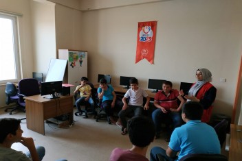 KIZILAY’DAN İPEKYOL G.M. GENÇLERİNE ERGEN PSİKOLOJİSİ