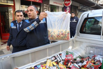 TARİHİ GEÇMİŞ YÜZLERCE GIDA ÜRÜNÜ İMHA