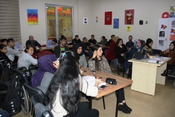 KPSS’YE GİRECEK OLAN ENGELLİ VATANDAŞLARA BÜYÜKŞEHİR’DEN EĞİTİM