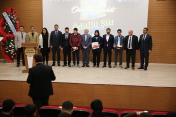 ŞİİR YARIŞMASININ ÖDÜLLERİ SAHİPLERİNİ