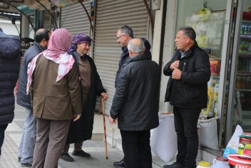 BAŞKAN KUŞ, SABAHIN ERKEN SAATLERİNDE ESNAF VE VATANDAŞLARLA BİRLİKTE OLMAYA DEVAM