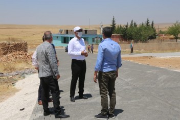 BAŞKAN KUŞ, KIRSALDA YAPILAN PARKE TAŞI ÇALIŞMALARINI