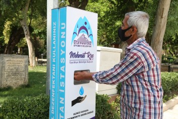 EYYÜBİYE BELEDİYESİ, DEZENFEKTE İSTASYONLARI KURMAYA DEVAM