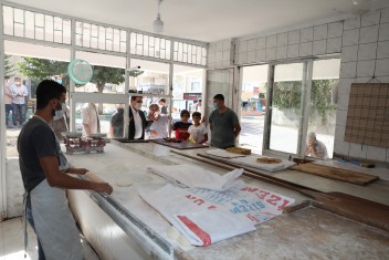BAŞKAN CANPOLAT, SAHADA HALKLA İÇ
