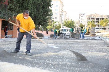 KARAKÖPRÜDE YOLLAR KİLİTLİ PARKEYLE