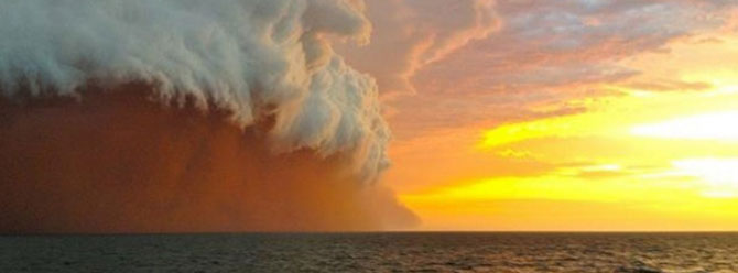 Kumdan duvar gökyüzü kapladı