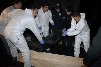 Küçükçekmecede bıçaklı kavga: 1 ölü, 3 yaralı