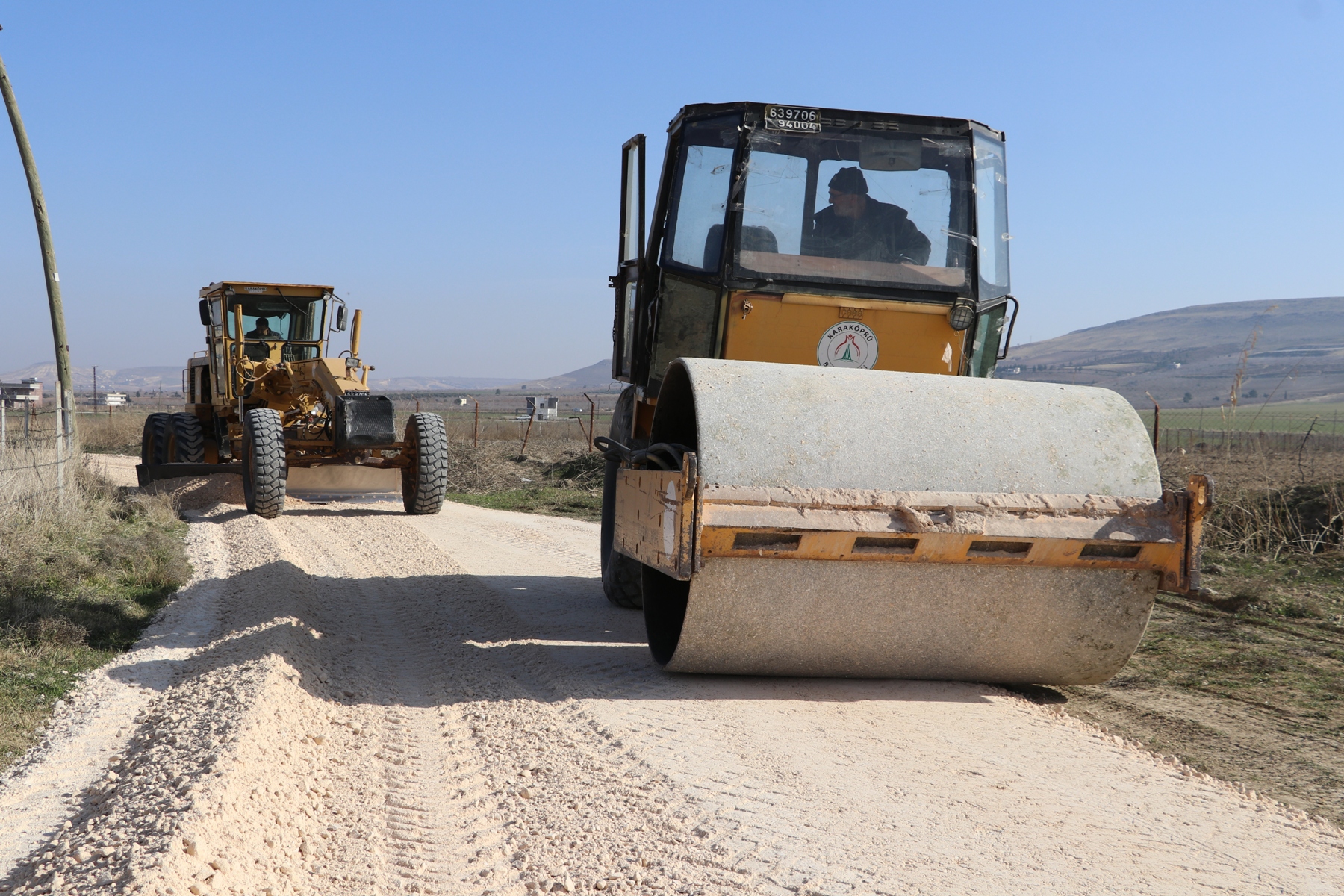 KARAKÖPRÜ KIRSALINDA YOL ÇALIŞMALARI SÜRÜYOR
