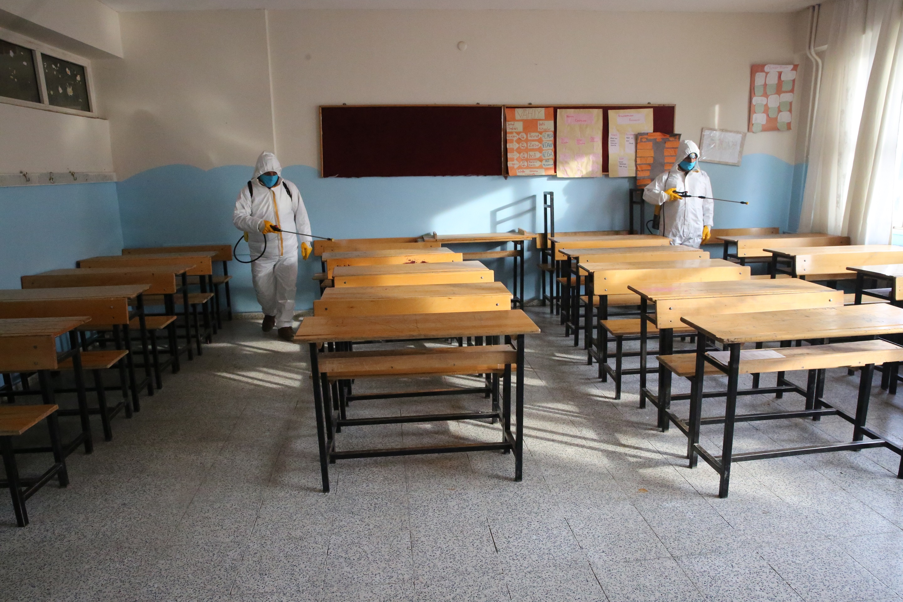 KIRSAL MAHALLELERDEKİ OKULLARI DEZENFEKTE EDİLİYOR