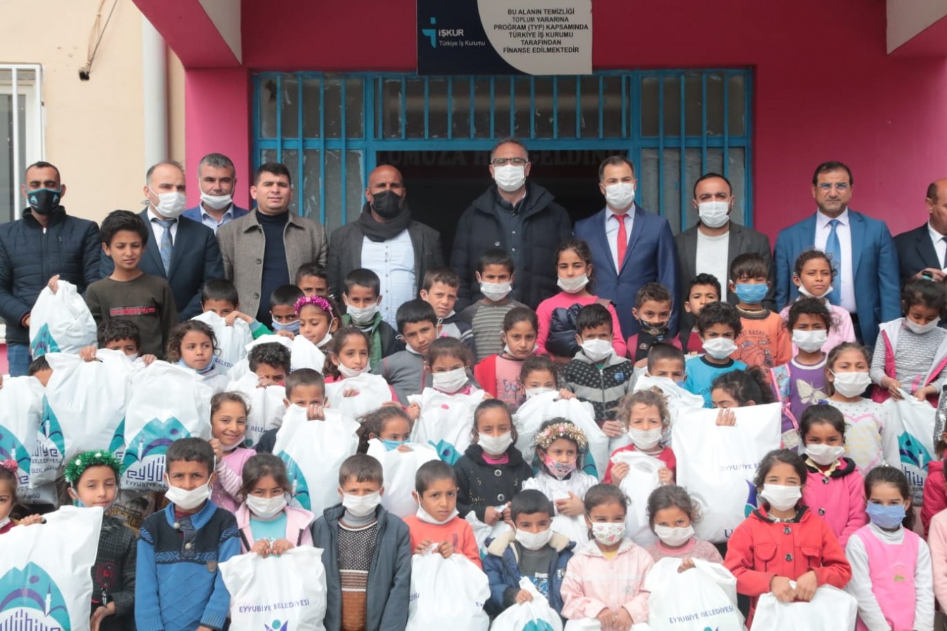 EYYÜBİYE BELEDİYESİ, DEZAVANTAJLI ÖĞRENCİLERİ UNUTMADI.