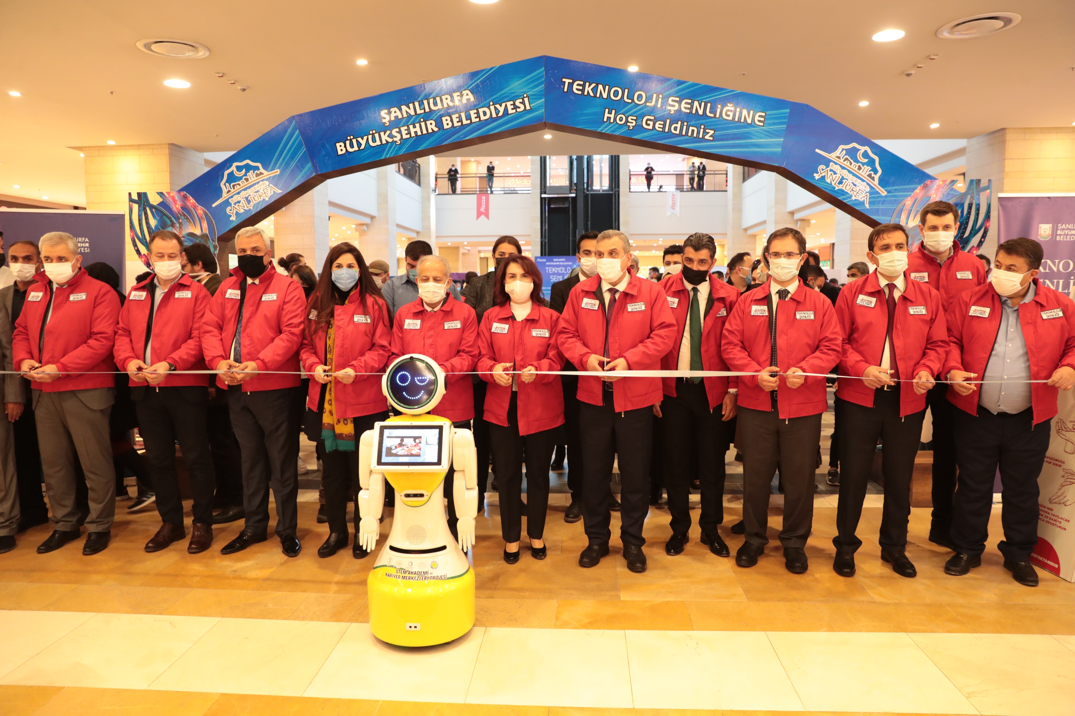 GENÇLERİN BİLİME OLAN İLGİSİNİ ARTIRMAK İÇİN “TEKNOLOJİ ŞENLİĞİ”