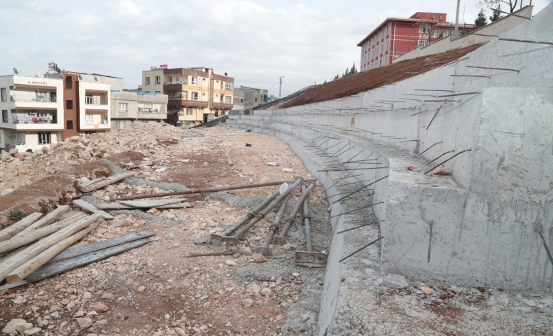 BAŞKAN KUŞ, ŞELALE PARK VE KİTAP OTAĞI YAPIM ALANINI İNCELEDİ