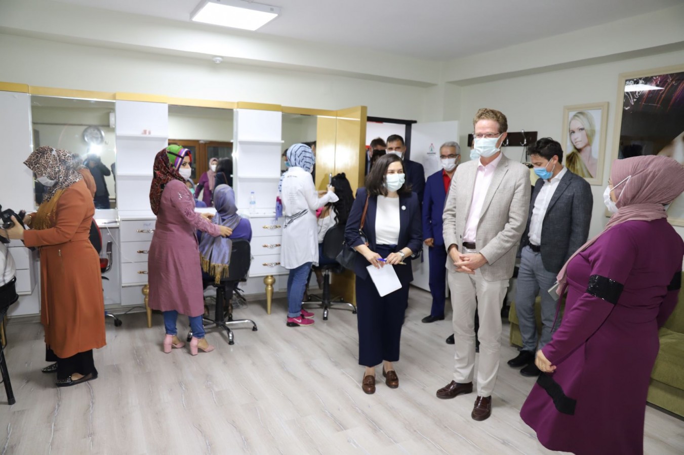 AB TÜRKİYE DELEGASYONU KARAKÖPRÜ’DEKİ KURSLARA ZİYARET