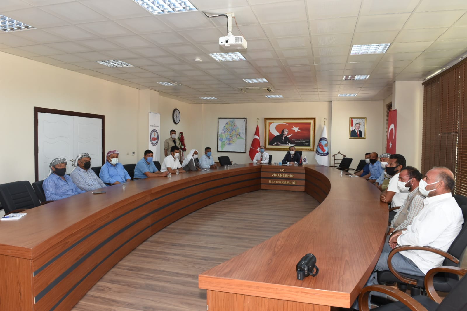 Vali Erin, Göçer Ailelerle İstişare Toplantısında Buluştu.