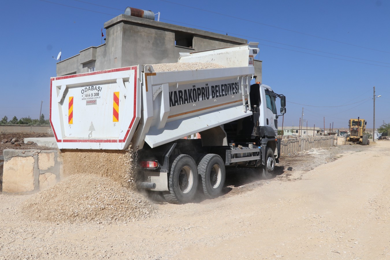 KARAKÖPRÜ KIRSALINDA ÜSTYAPI ÇALIŞMALARI SÜRÜYOR