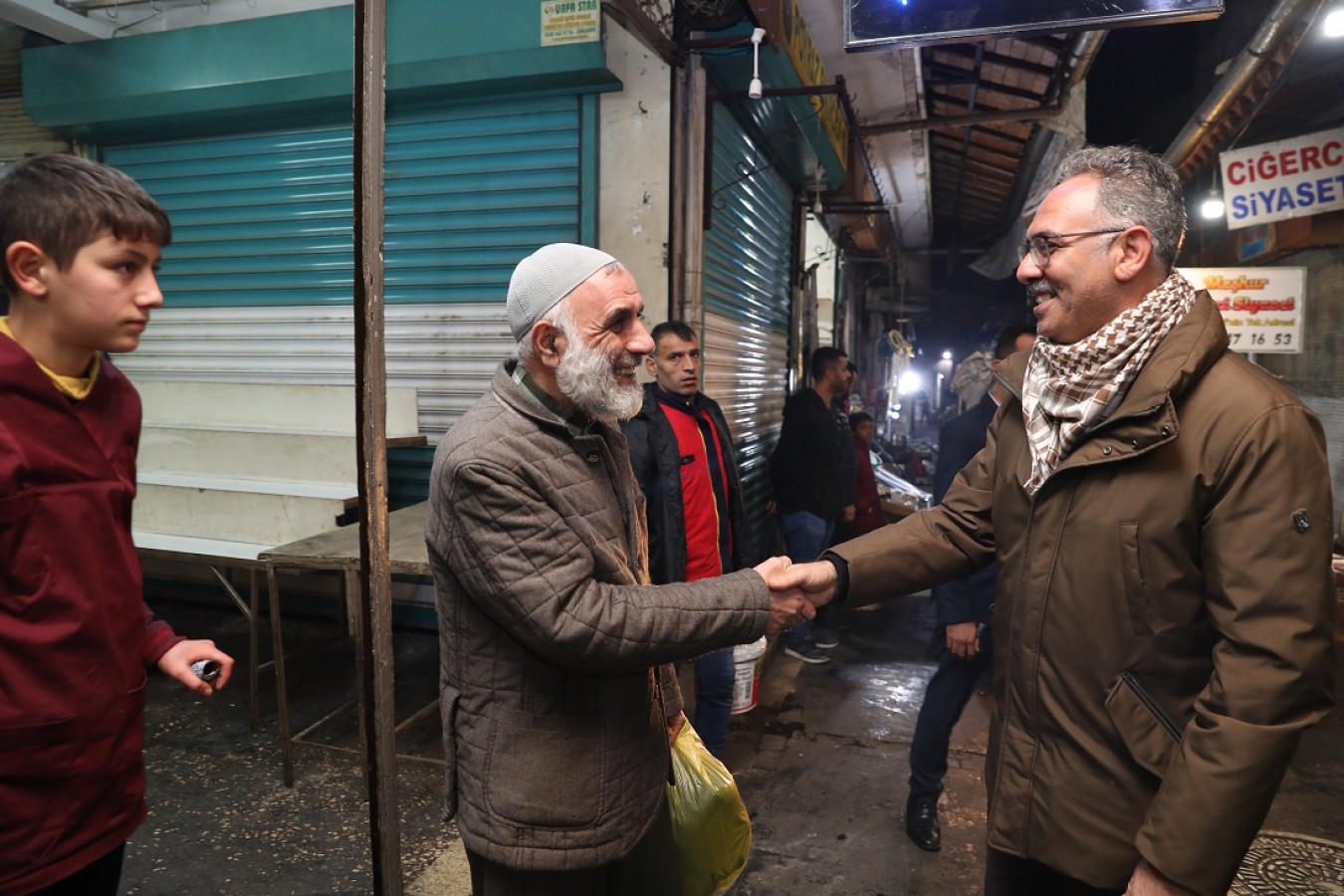 BAŞKAN MEHMET KUŞ TARİHİ ÇARŞILARDA ESNAFLA BULUŞTU