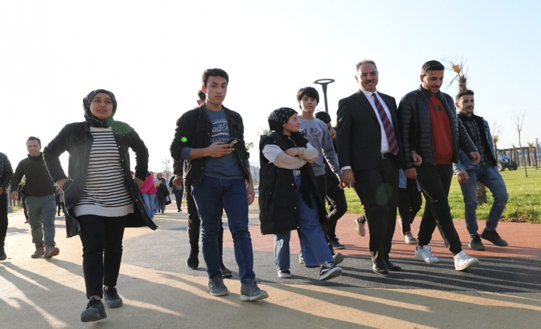 EYYÜBİYELİ GENÇLER MİLLET BAHÇESİNE HAYRAN KALDI