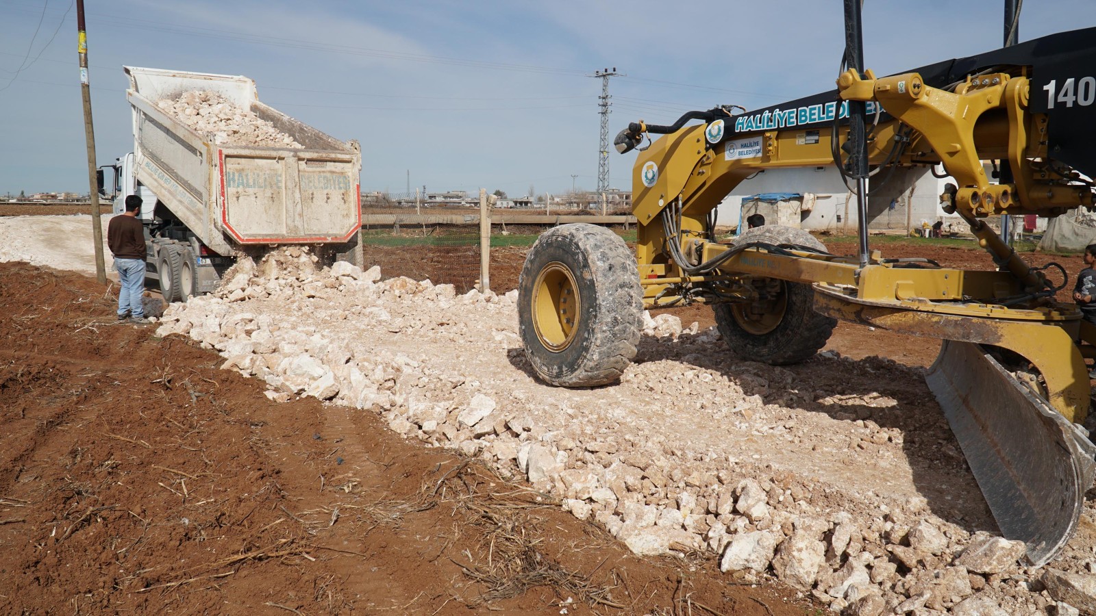 HALİLİYE BELEDİYESİNDEN KIRSAL MAHALLELERDE YOL ATAĞI