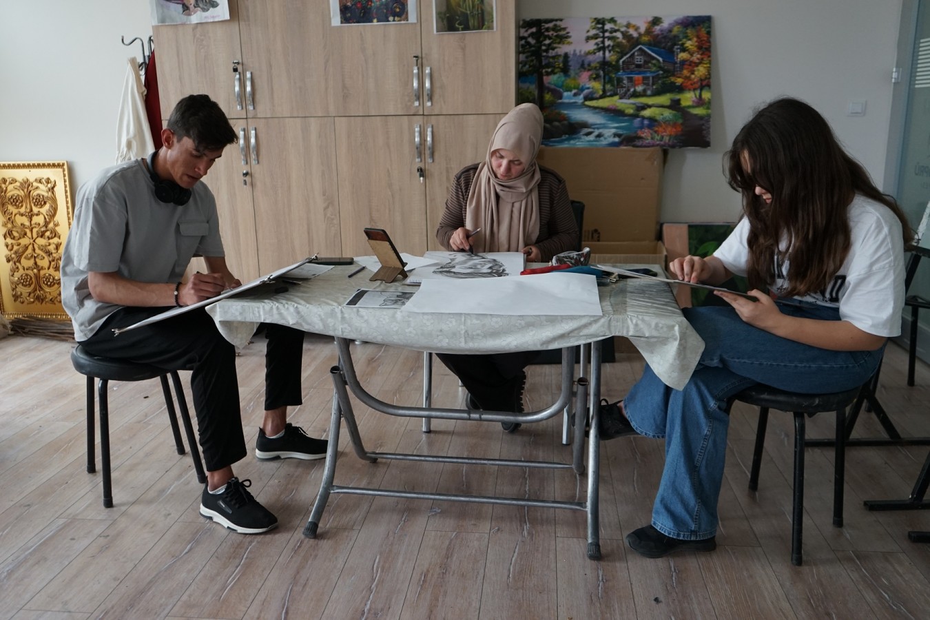 KARAKÖPRÜ’DE VATANDAŞLARIN BOŞ ZAMANI SANATLA DEĞERLENİYOR