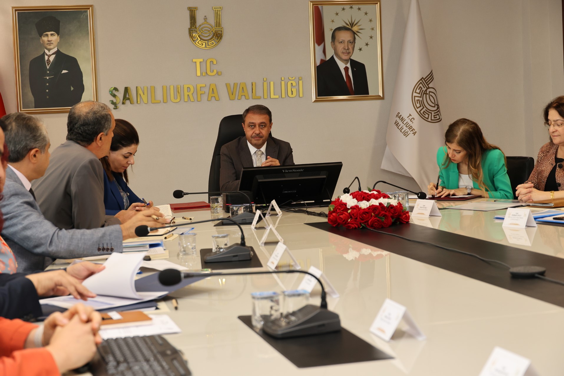 VALİ ŞILDAK BİRİM MÜDÜRLERİYLE BİR ARAYA GELDİ